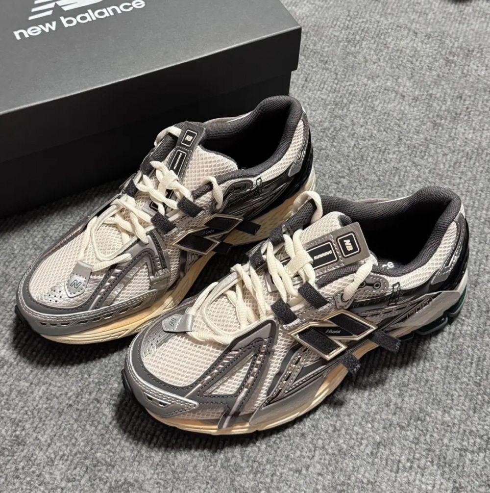 New Balance 1906A Silver Metallic Castle Rock 男女兼用 スニーカー M1906AD レタリング入り