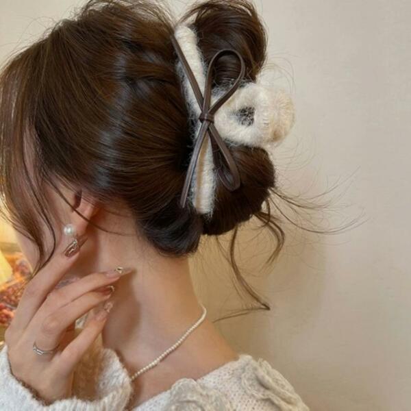 옷자락 (현대Hmall) レディース デイリールック ラブリー ポカポカ ウール ファー リボン ヘアクリップ