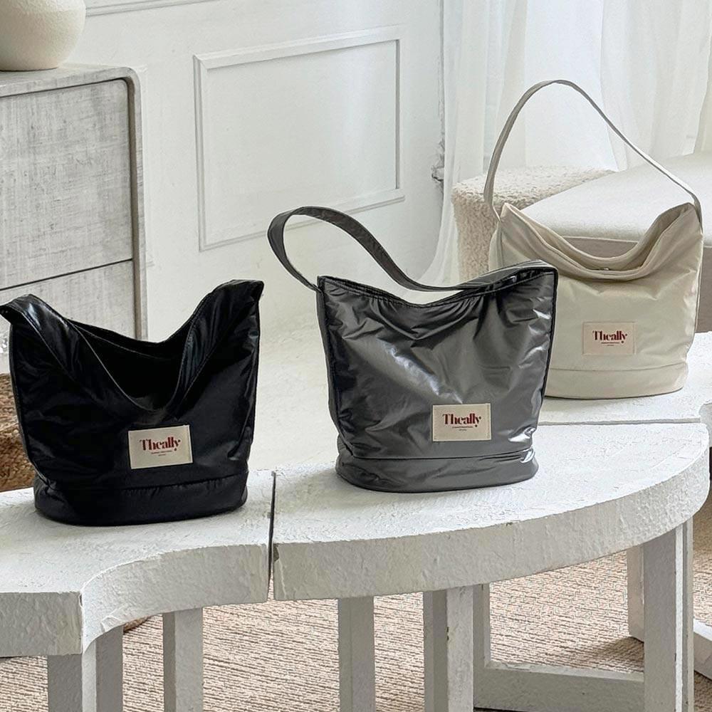 IMA BAG Glossy Nylon 円筒形 ショルダーバッグ 4c 光沢 軽量 ホーボー バケットバッグ ポイント 夏 シルバー バッグ
