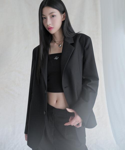 [어반드레스] 커브드 투버튼 블레이저 블랙 AV43JK07BK