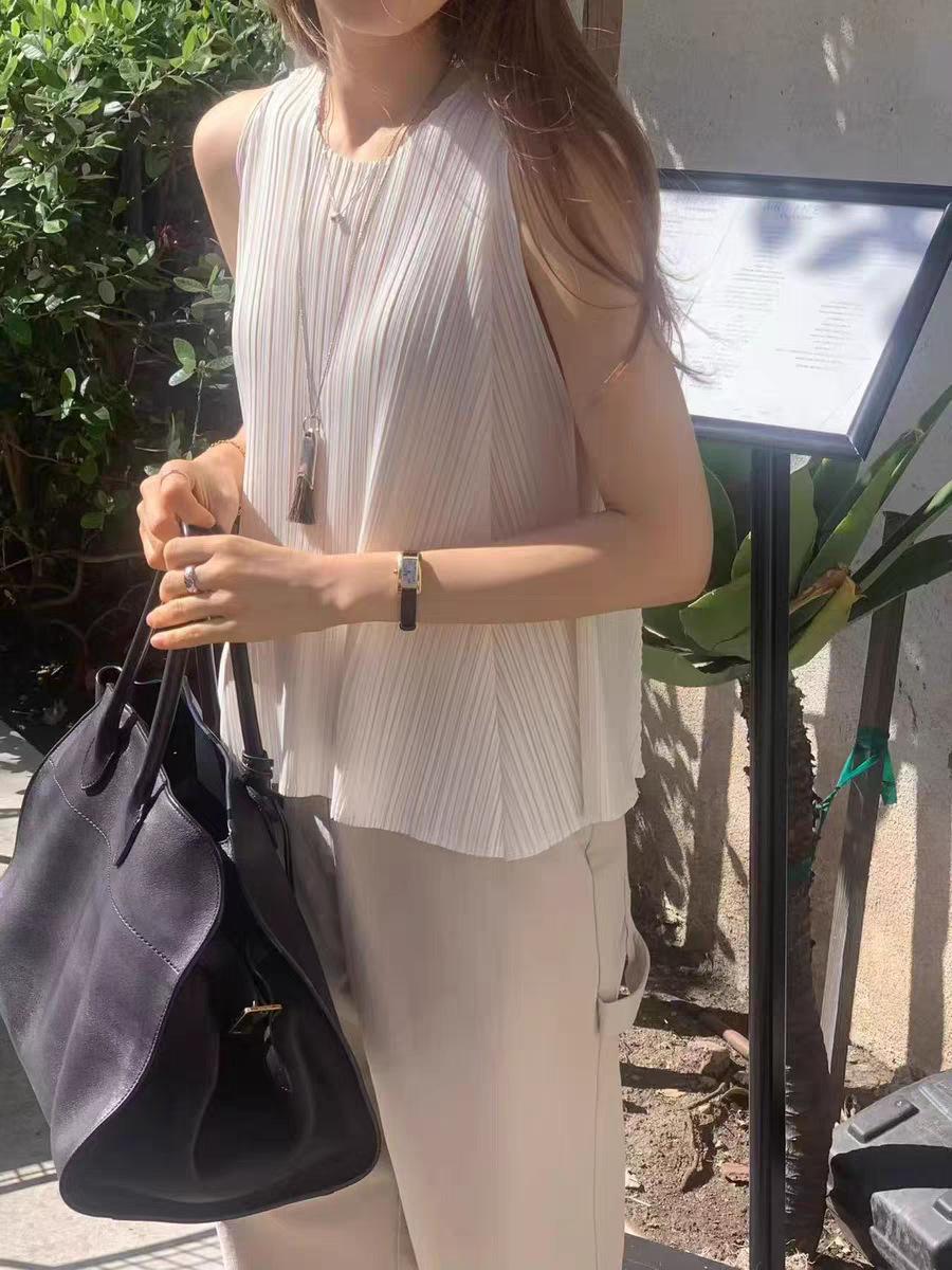 ounce 온스 라운드 플리츠 나시 블라우스 슬리브리스 셔링 주름 A라인 하객룩 여름