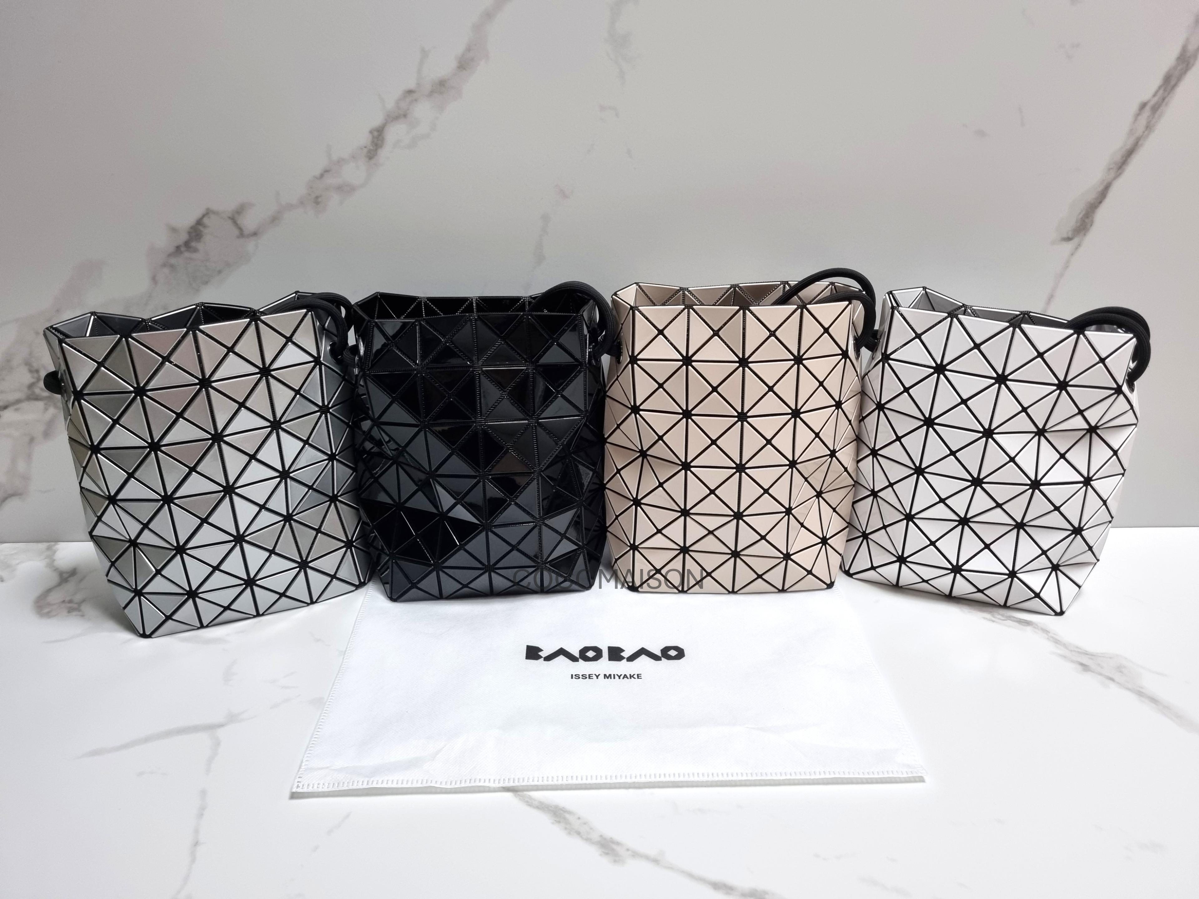 (国内百貨店) バオバオ リングバッグ ショルダー バッグ クロスボディ 巾着 バッグ ベージュ シルバー ブラック ホワイト