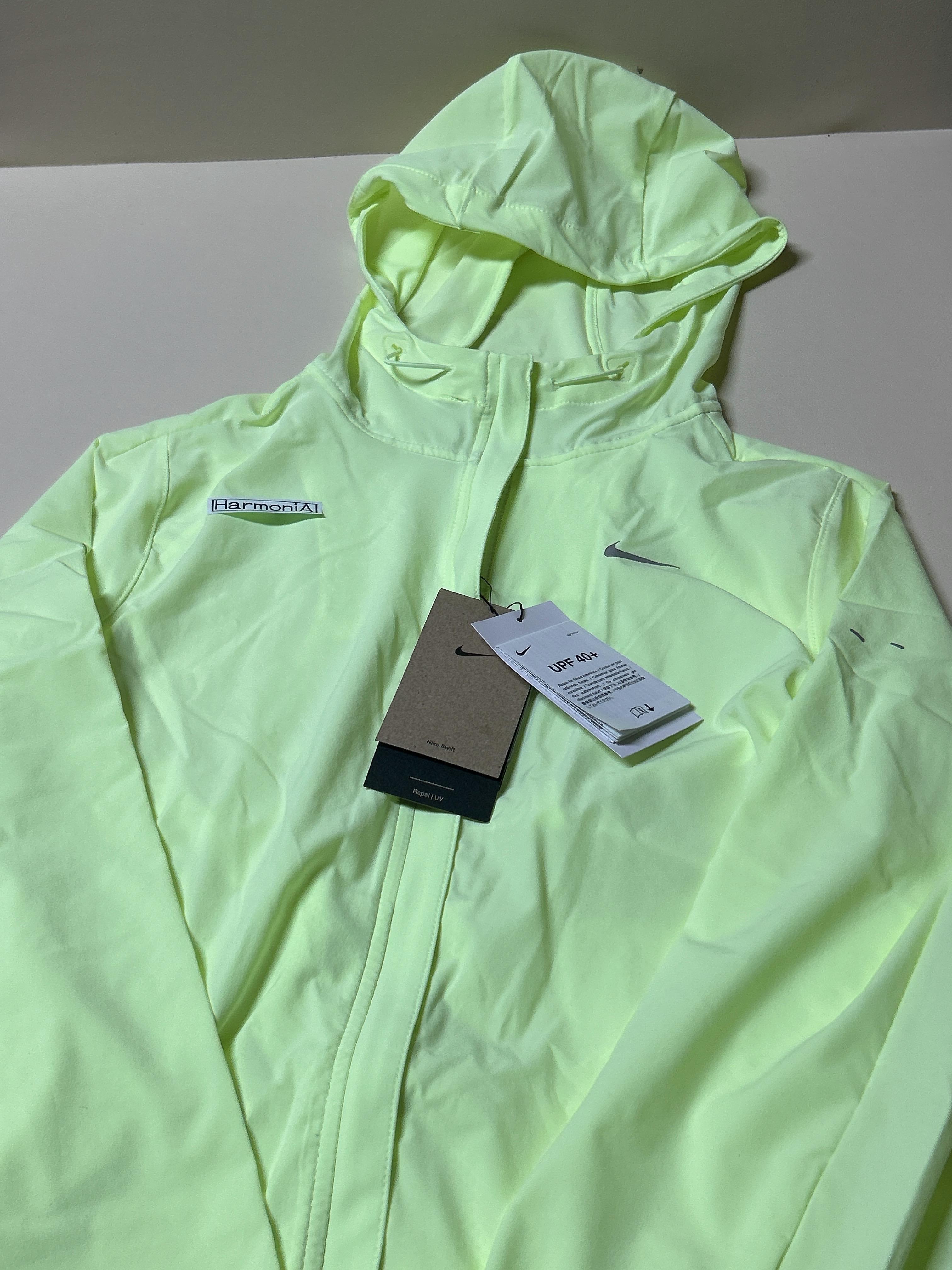 [国内店舗販売] NIKE (ナイキ) レディース スウィフト リペルパッカブル ランニング フードジャケット ウインドブレーカー HQ0651-701