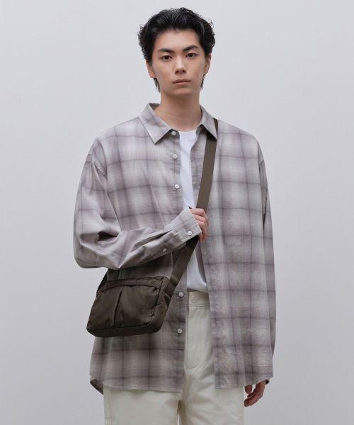 MUSINSA STANDARD AVR 듀얼 포켓 미니 크로스 백 [브라운]