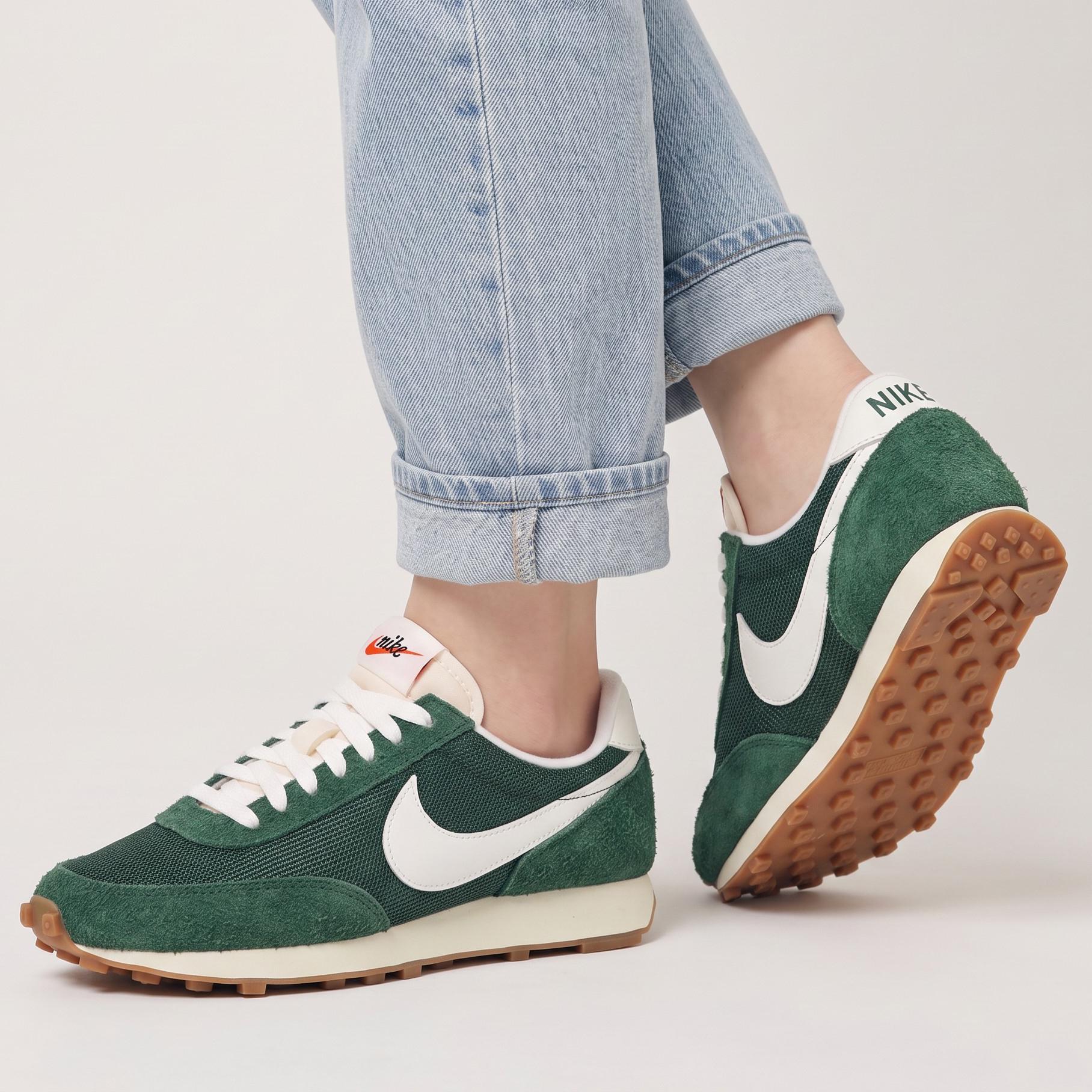 NIKE（ナイキ）Daybreak / ヴィンテージ レディース用 スニーカー ランニングシューズ 220