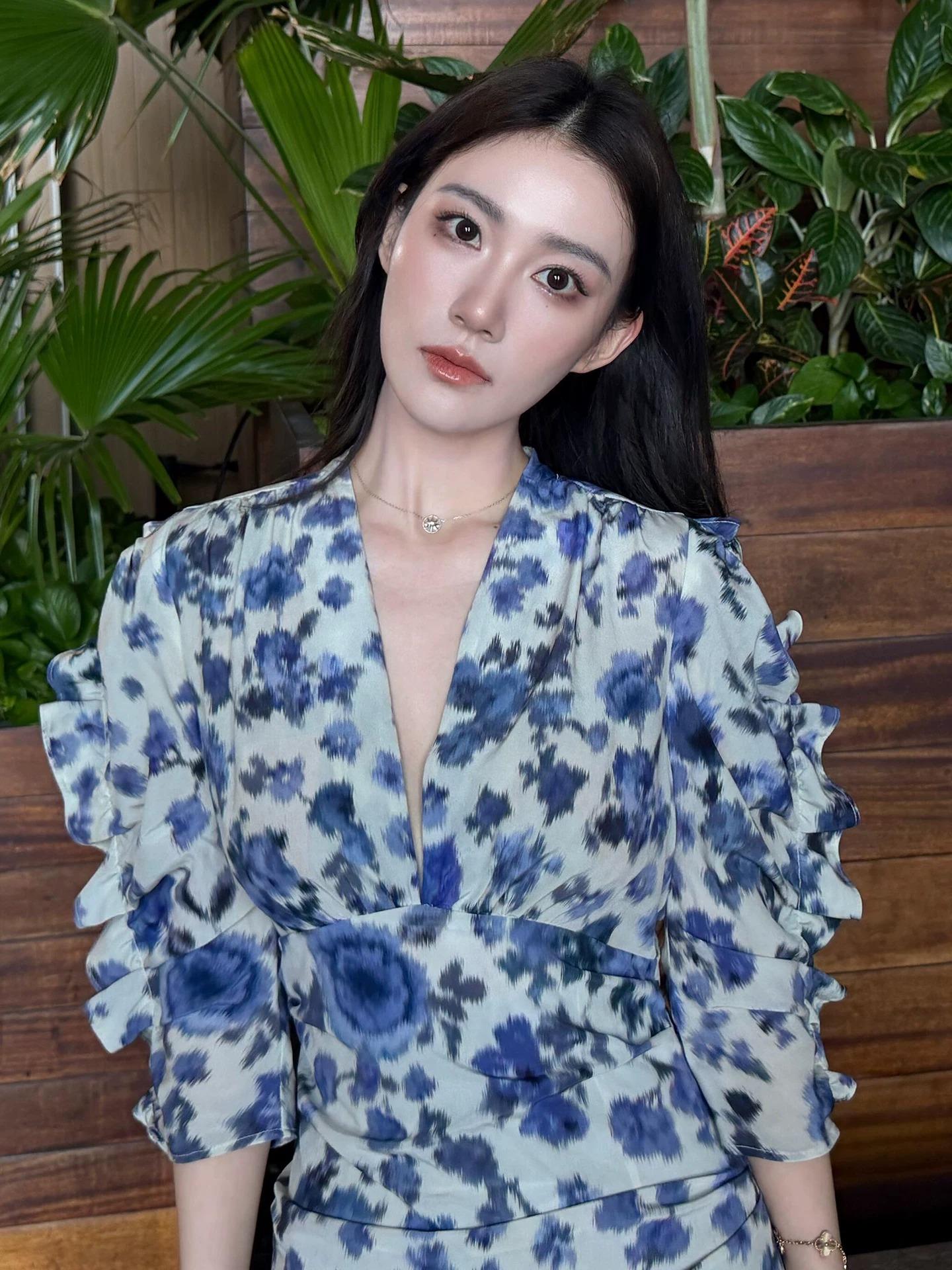 春夏 フローラル シフォン Vネック シャーリング ミニ スリムフィット ワンピース オフィス ルック デートルック