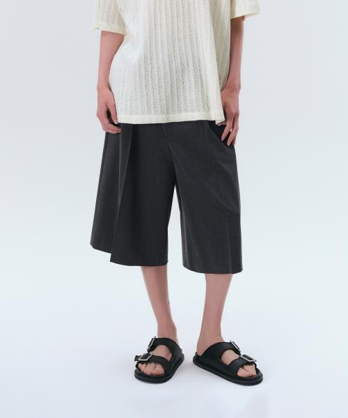 MUSINSA STANDARD MUSINSASTANDARD MUSINSA 1-TUCK BERMUDA BANDING HALF SLACKS CHARCOAL GREY CHARCOAL GREY MMEPL6Z06-CG